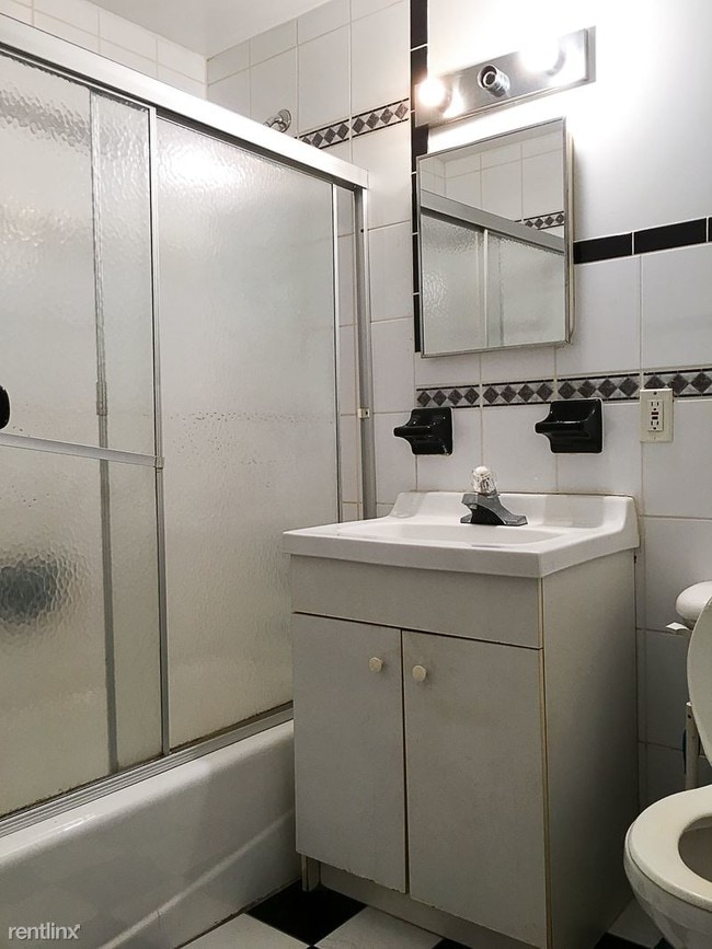 Building Photo - 135 Willow St