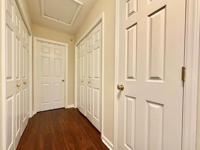 Building Photo - 3BR / 2BA Condo in Southwest Raleigh