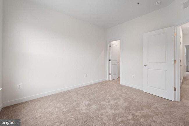 Building Photo - 210 Sundrop Ln