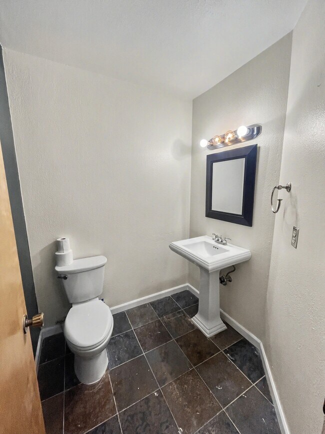 Building Photo - 3114 W 34th Ave