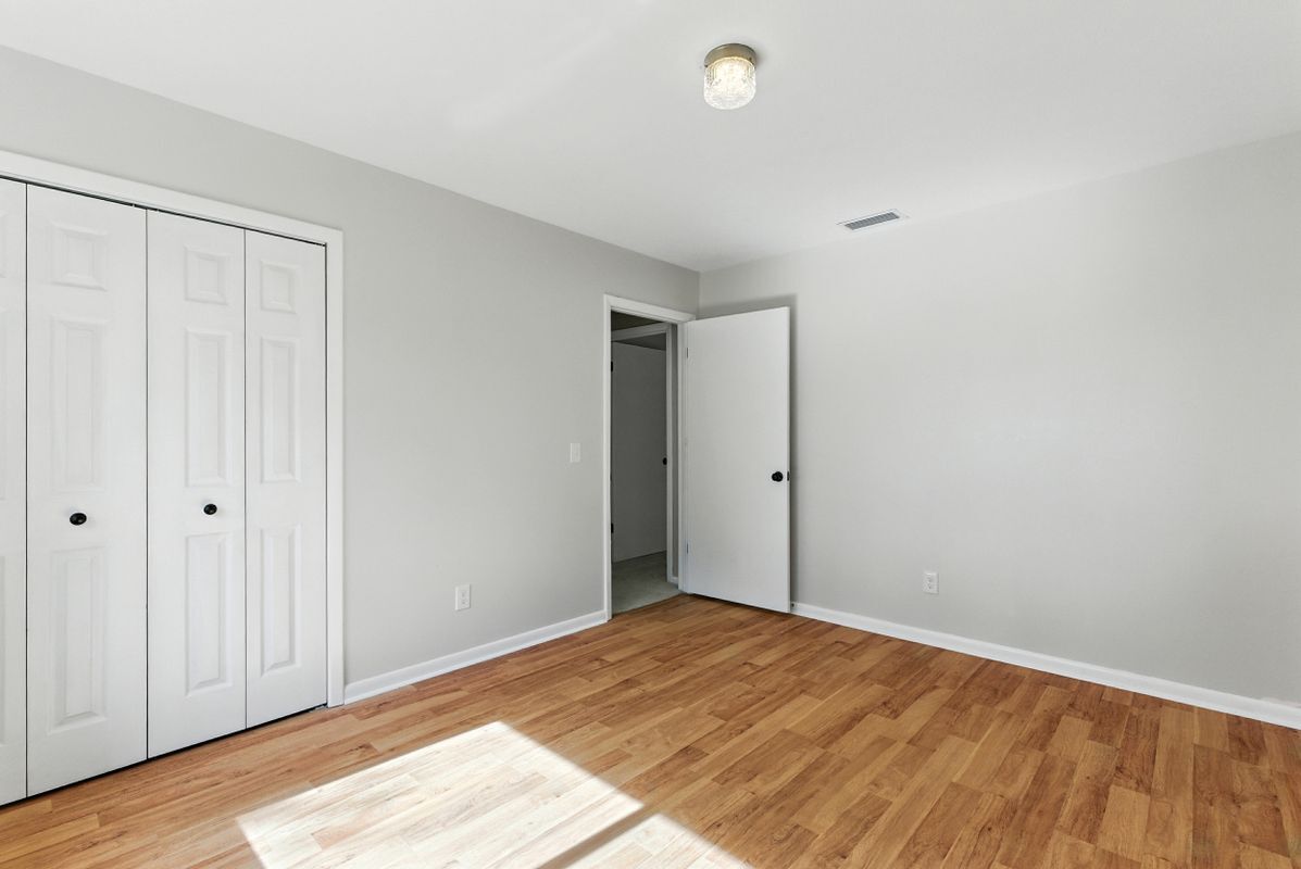 Building Photo - 2205 Henley Rd