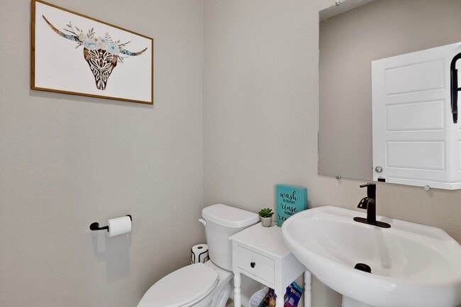 Building Photo - For Rent | Unfurnished Home | 4 Bed / 2.5 ...