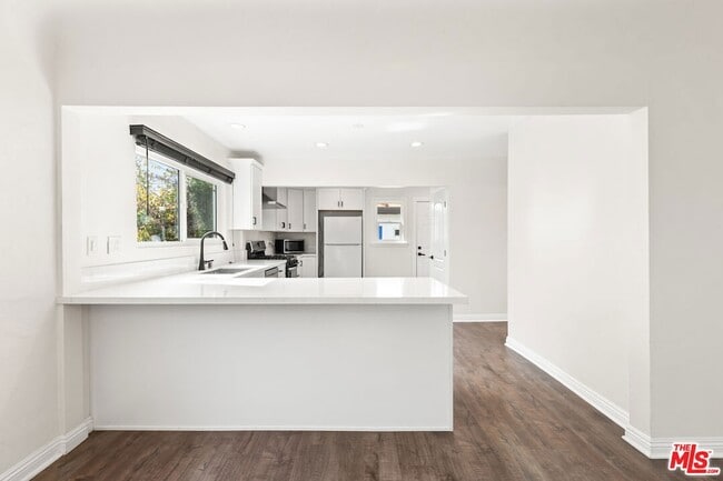 Building Photo - 6531 Arlington Ave