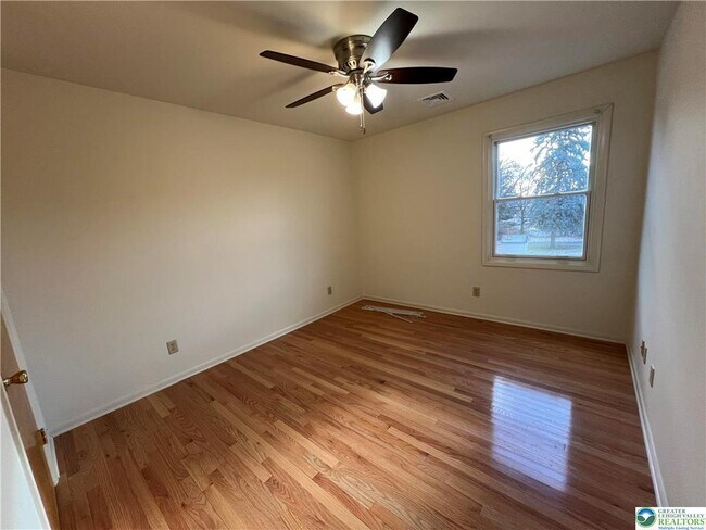 Building Photo - 2915 Schoenersville Rd