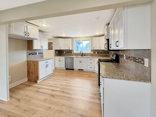 Building Photo - Remodeled Boise 3-Bedroom with Large Yard, RV Parking, Pet Friendly, Near Downtown Boise & BSU