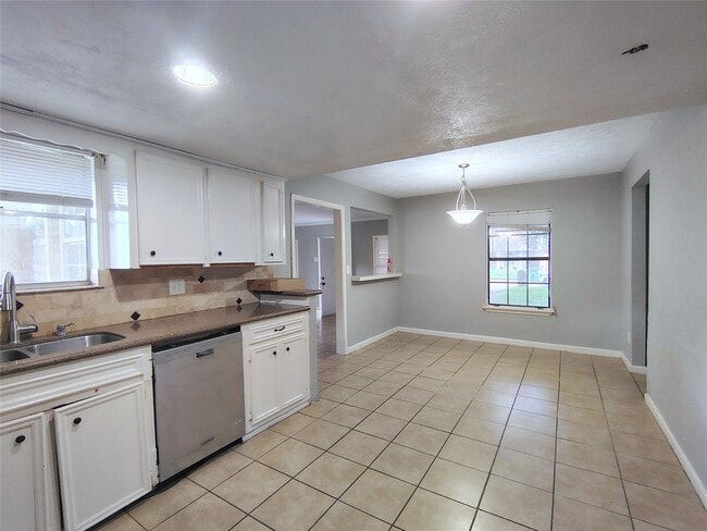 Building Photo - 11926 Rhinebeck Dr