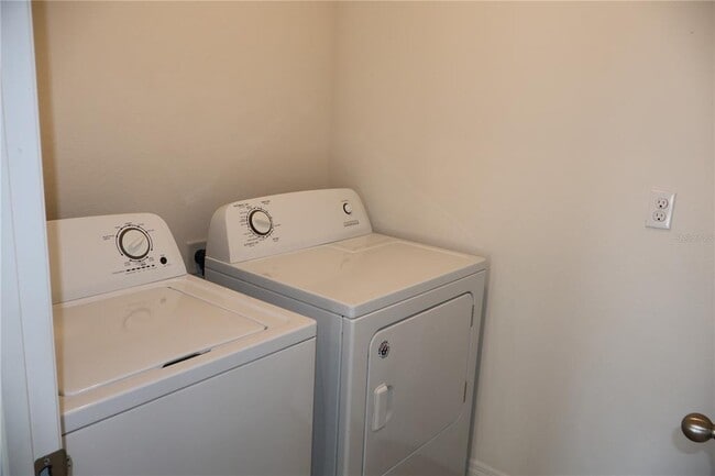 Building Photo - 1235 Iguana Lp