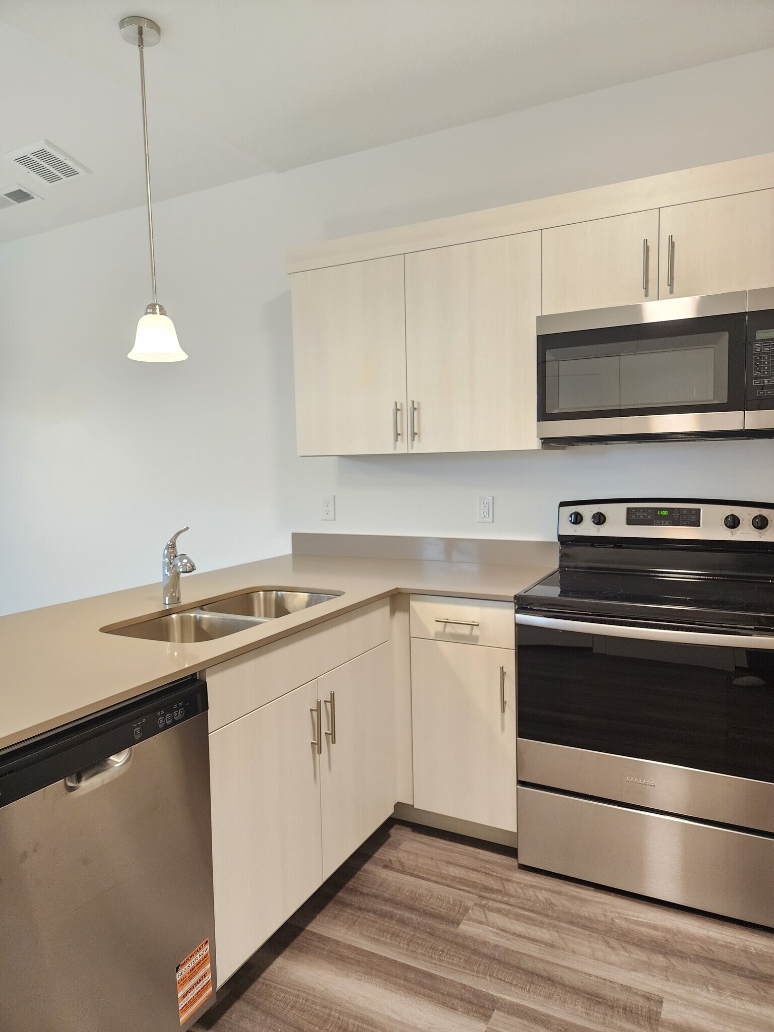 Building Photo - 4735 S Alder Dr