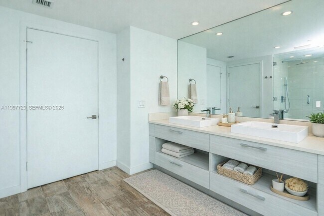 Building Photo - 650 NE 32nd St