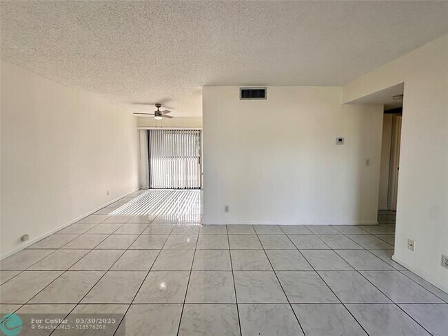 Building Photo - 4263 Oak Terrace Dr