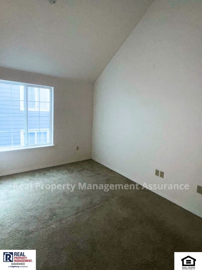 Building Photo - ** MOVE IN SPECIAL **Beautiful 2 Bedroom 2...