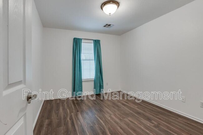 Building Photo - 10517 Queensbury Dr