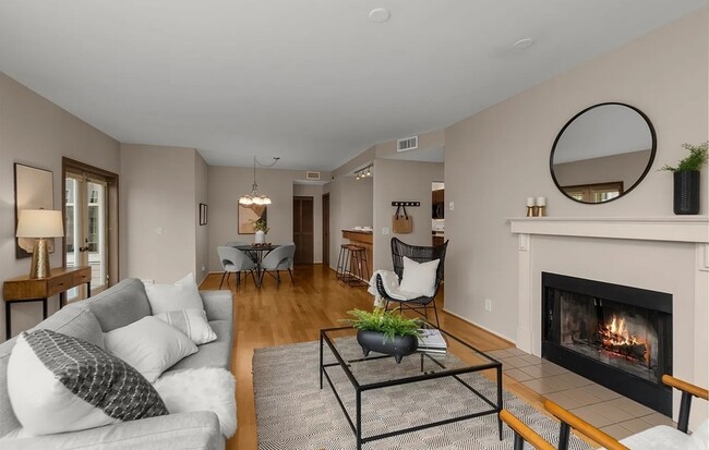 Building Photo - 1710 S Harbor Way