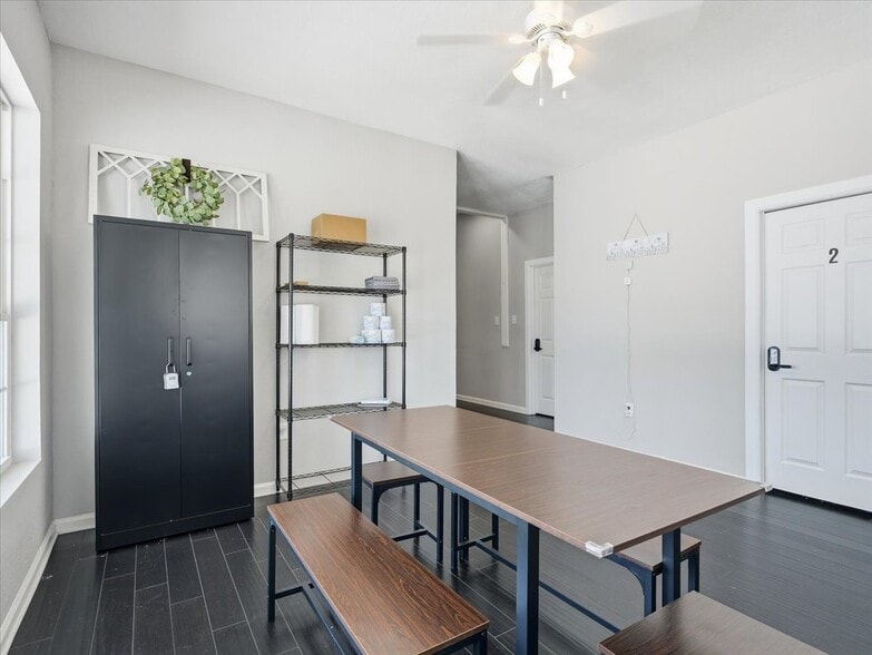 Building Photo - 304 N Grand Ave