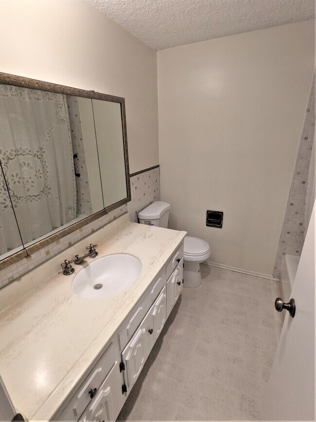 Building Photo - 1001 N Ave 67