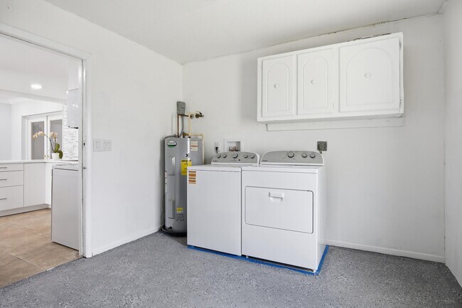 Building Photo - 226 SW Reynolds Ave