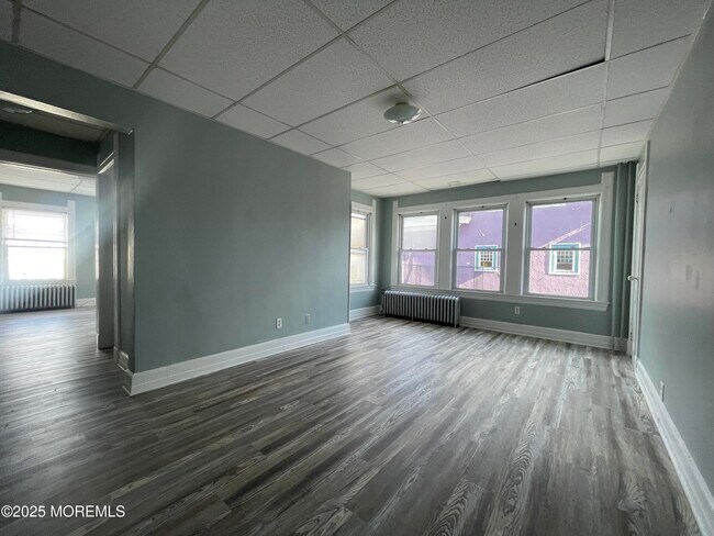 Building Photo - 314 8th Ave