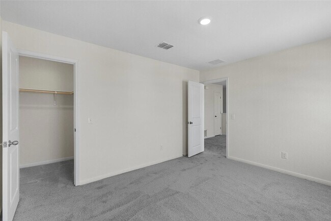 Building Photo - 195 Bracken Ln