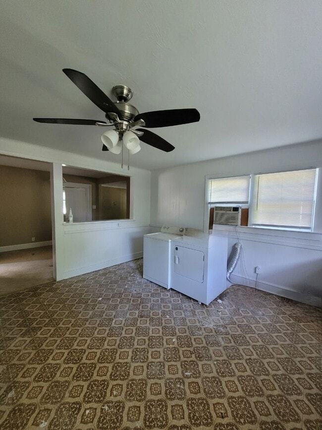 Building Photo - Madison Co. –3Bedroom, 1 Bathroom- Comer, GA – QUIET NEIGHBORHOOD – HOME SITS ON BEAUTIFUL CORNER...