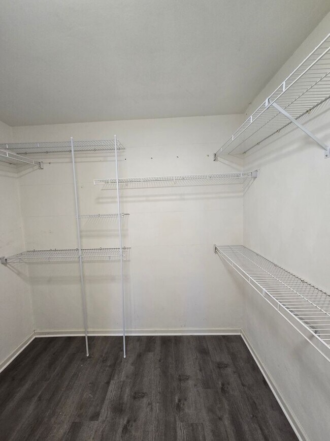 Building Photo - Beautifully renovated 4 bedroom home in Vi...