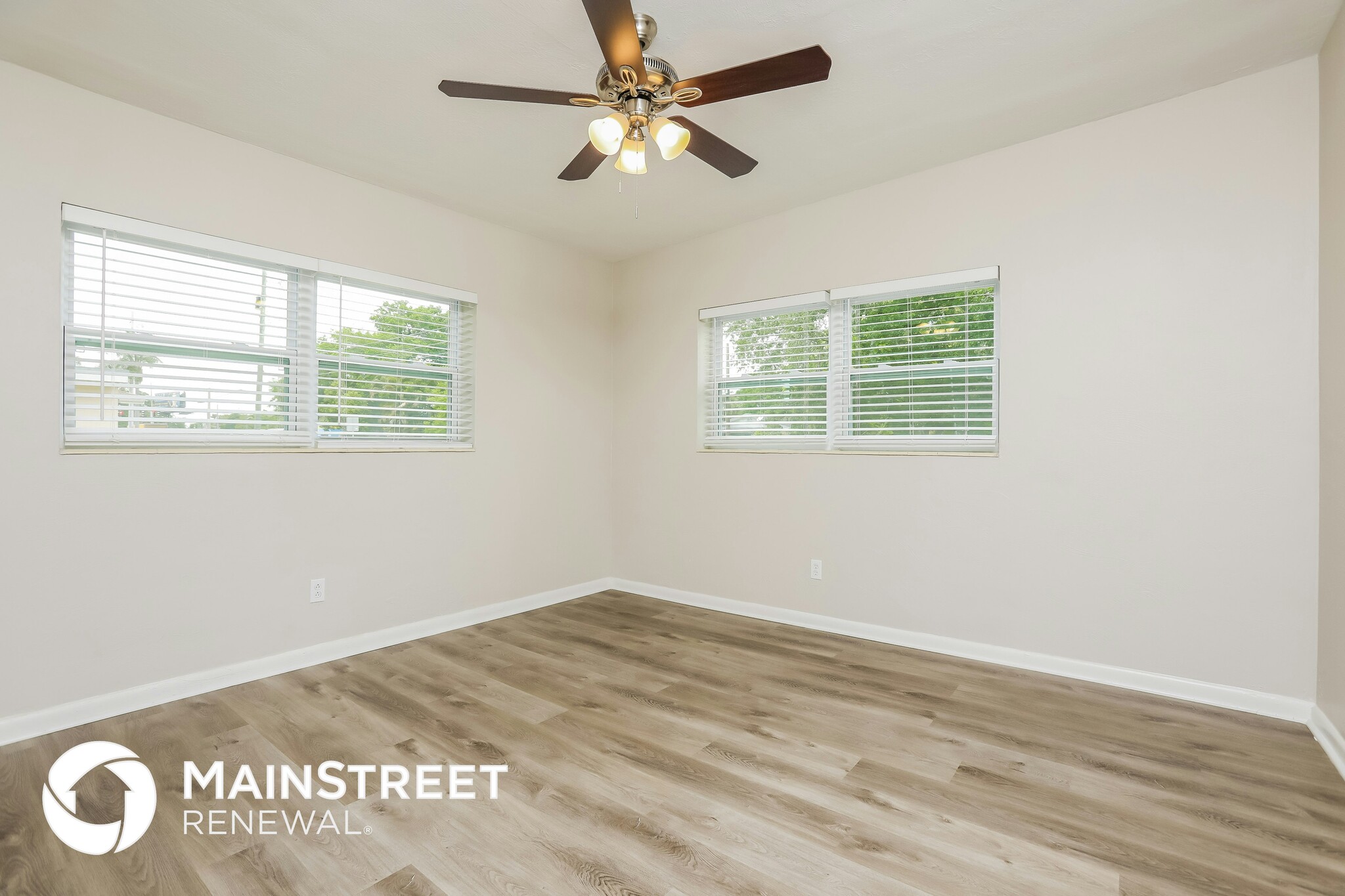 Building Photo - 5730 Oleander Dr