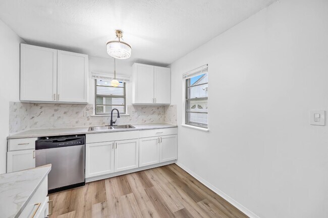 Building Photo - 27151 Farringdon Ave