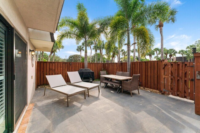 Building Photo - 1806 18th Ct