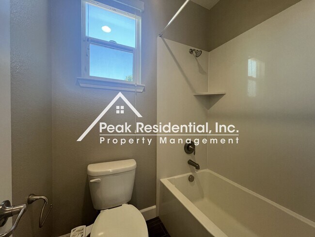 Building Photo - Spacious 4bd/3ba Elk Grove Home!