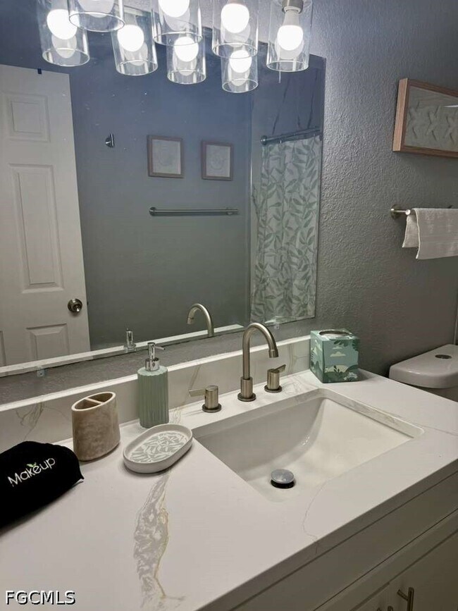 Building Photo - 930 SW 34th St