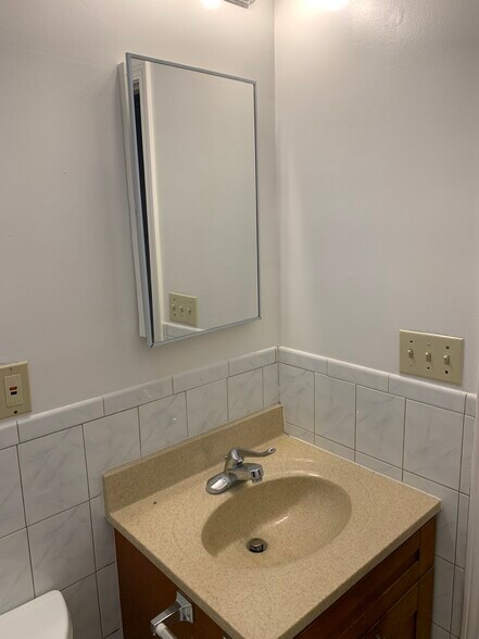 Bathroom (view 1) - 306 Dorado Ter