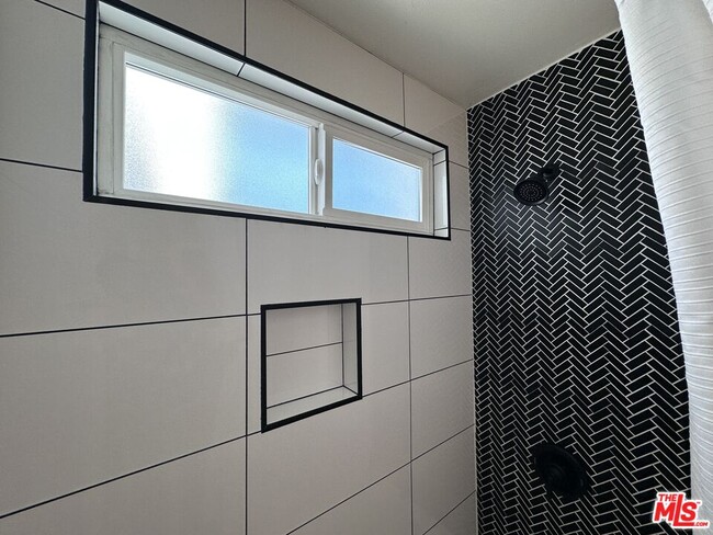 Building Photo - 314 S Clark Dr