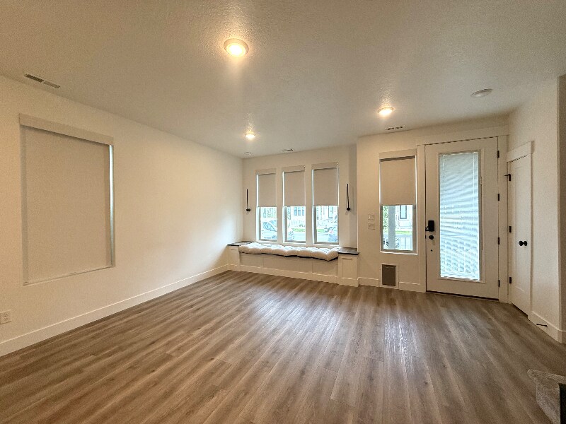 Building Photo - 5258 W Dock St