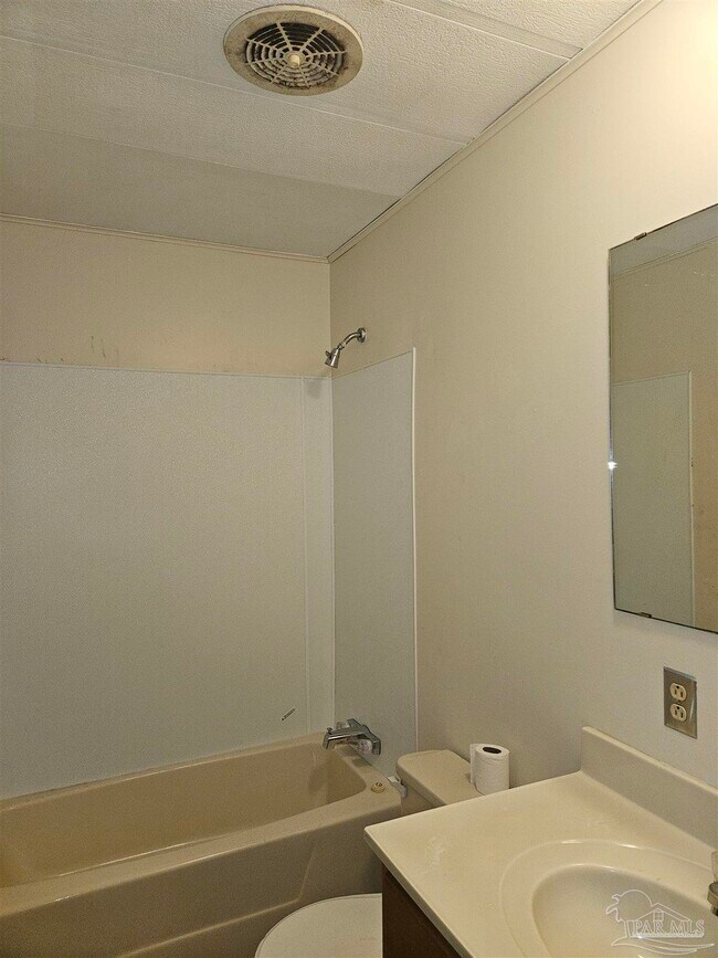 Building Photo - 649 Hwy 95A N