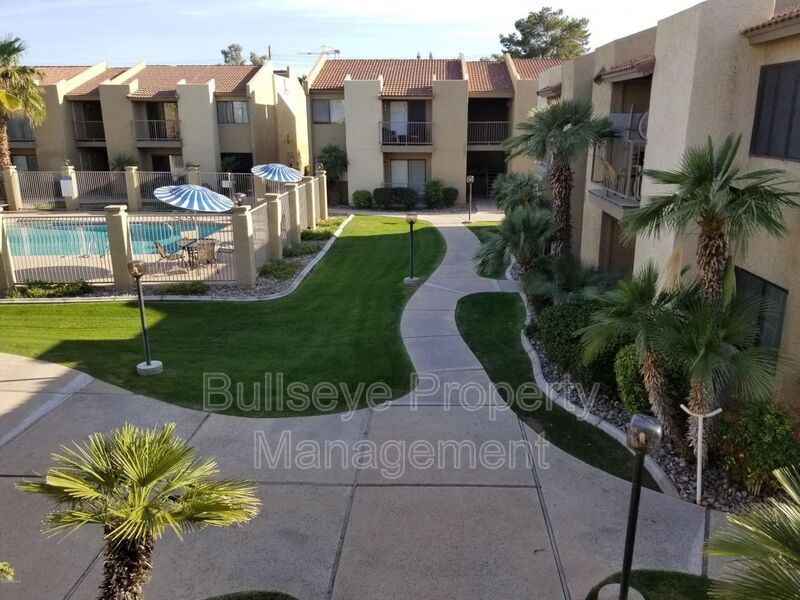 Building Photo - 1111 E University Dr