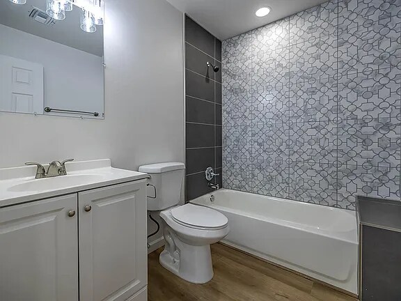 Building Photo - 938 E Waverly St