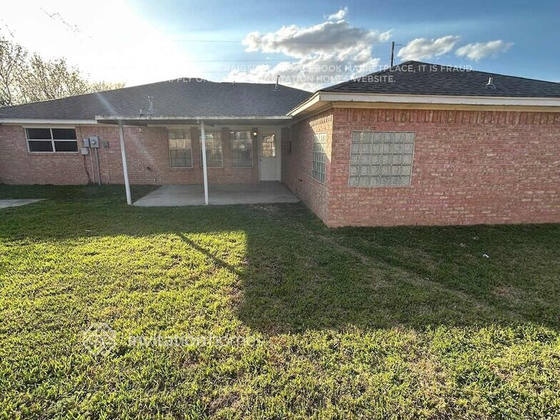 Building Photo - 7095 Pleasure Lake Dr