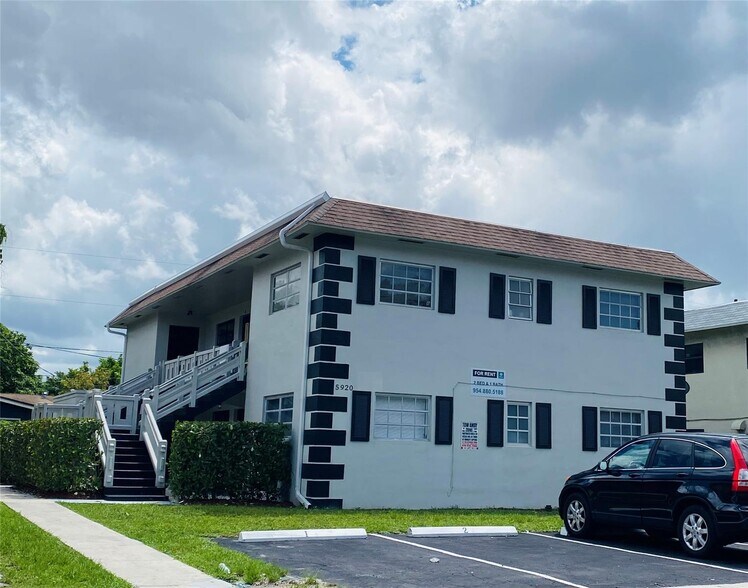 Building Photo - 5920 NW 16th Pl