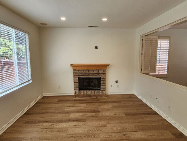 Building Photo - Beautiful Upgraded Home in RSM!
