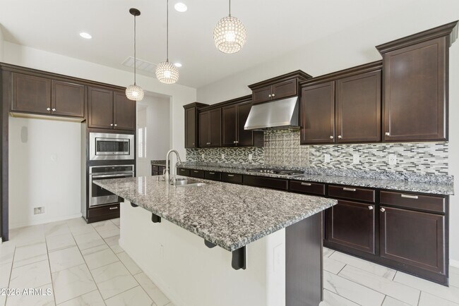 Building Photo - 1083 E Holland Park Dr