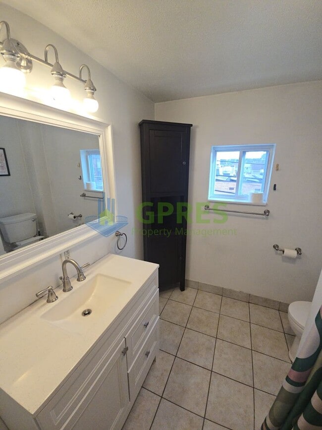 Building Photo - 119 E Sherman St