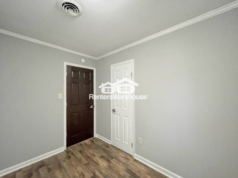 Building Photo - 1121 Elliott St