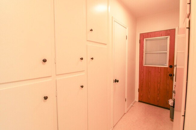 Building Photo - 3 Bedroom, 2 Bathroom Home w/ Large Backyard in Arroyo Grande