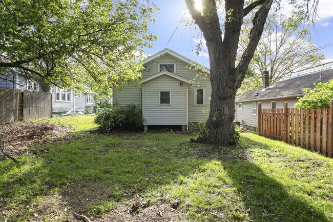 Building Photo - 737 S 30th St