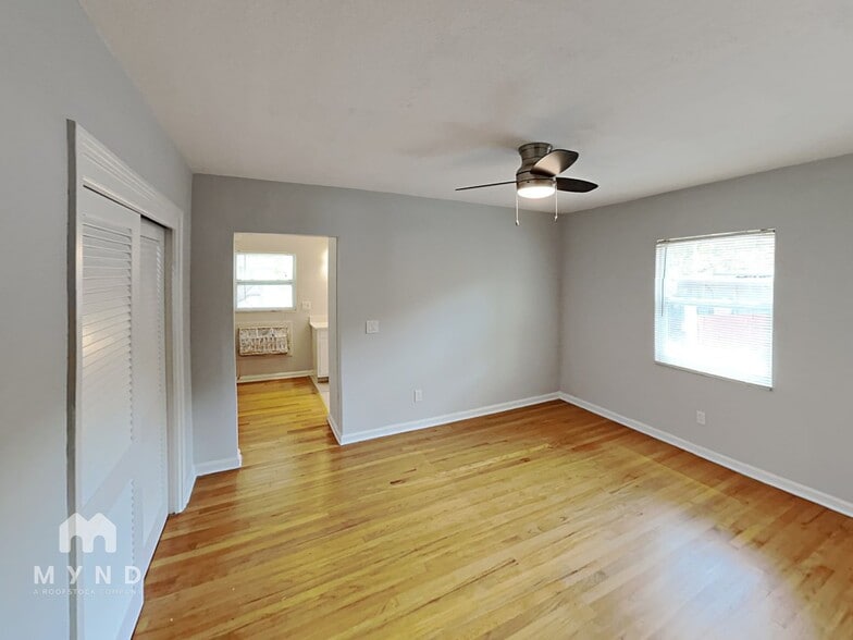 Building Photo - 809 Woodside Ave