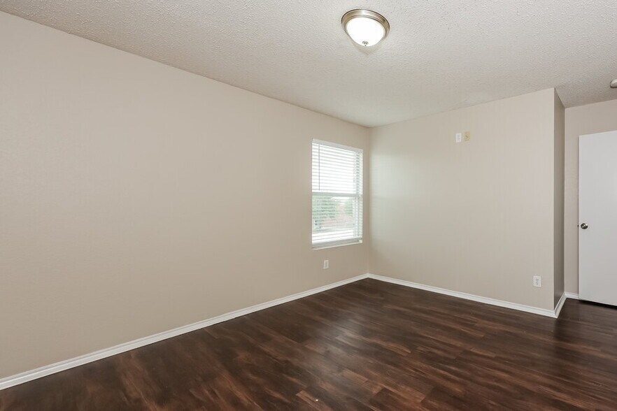 Building Photo - 3115 Teodoro Dr