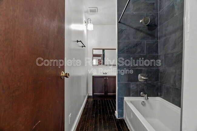 Building Photo - 2042 Russell Blvd
