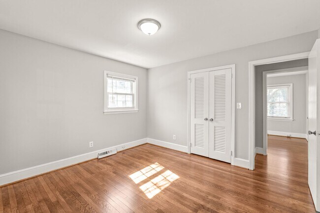 Building Photo - Cute 3-Bedroom Brick Ranch in Oakhurst!