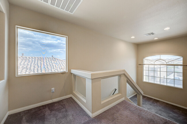 Building Photo - 706 Eros Ct