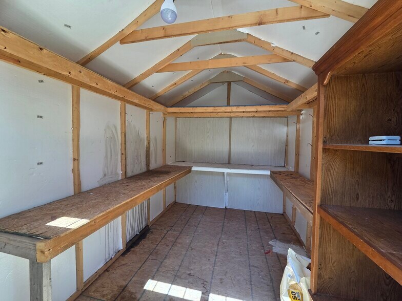 Building Photo - 2409 Creekview Dr