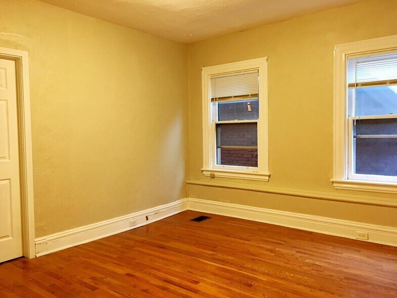 Building Photo - 703 Ivy St